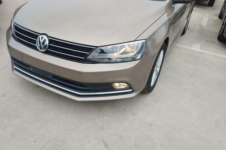 Used Volkswagen Sagitar 2015 1.6L Automatic Comfort Model Left Front Headlight