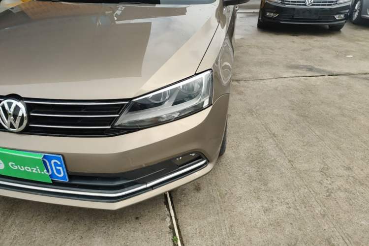 Used Volkswagen Sagitar 2015 1.6L Automatic Comfort Model Left Front Headlight