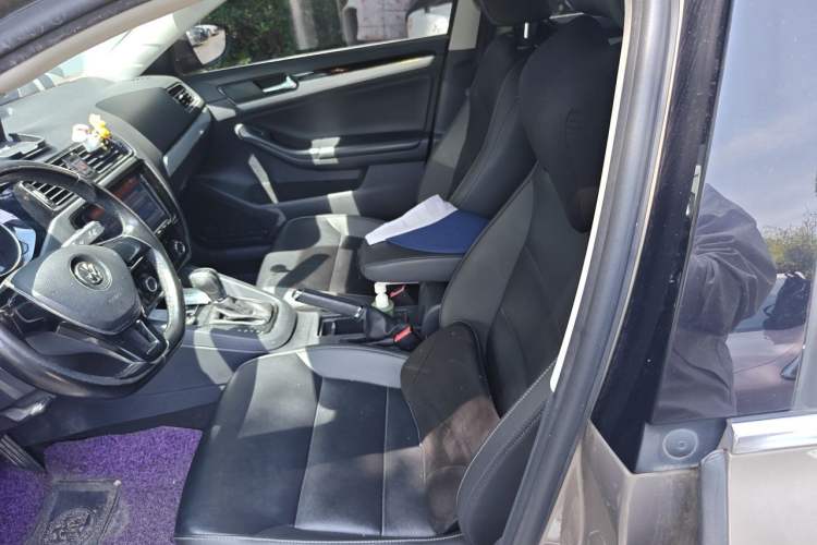 Used Volkswagen Sagitar 2015 1.6L Automatic Comfort Model Left Front Seat