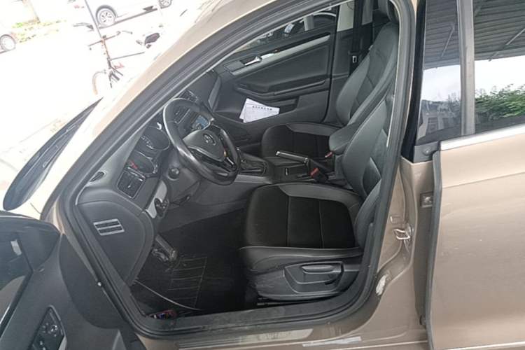 Used Volkswagen Sagitar 2015 1.6L Automatic Comfort Model Left Front Seat