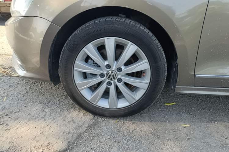 Used Volkswagen Sagitar 2015 230TSI Automatic Comfort Version Left Front Wheel Hub