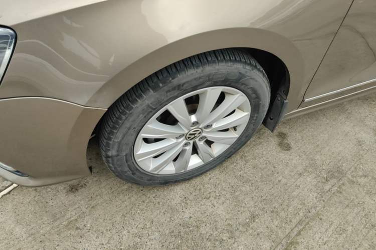 Used Volkswagen Sagitar 2015 1.6L Automatic Comfort Model Left Front Wheel Hub