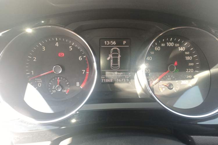 Used Volkswagen Sagitar 2015 230TSI Automatic Luxury Model Odometer Close Up