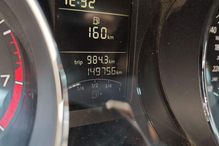 Used Volkswagen Sagitar 2015 1.6L Manual Comfort Model Odometer Close Up