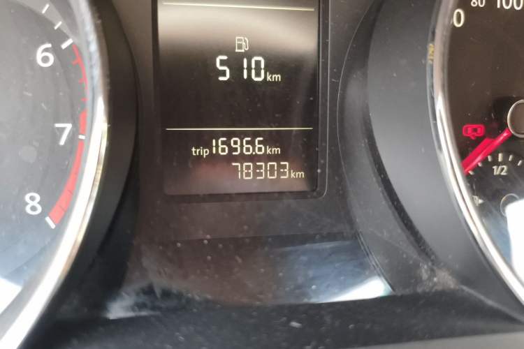 Used Volkswagen Sagitar 2015 230TSI Automatic Comfort Version Odometer Close Up