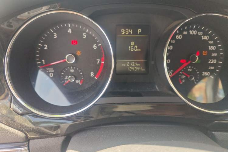 Used Volkswagen Sagitar 2015 230TSI Automatic Comfort Version Odometer Close Up