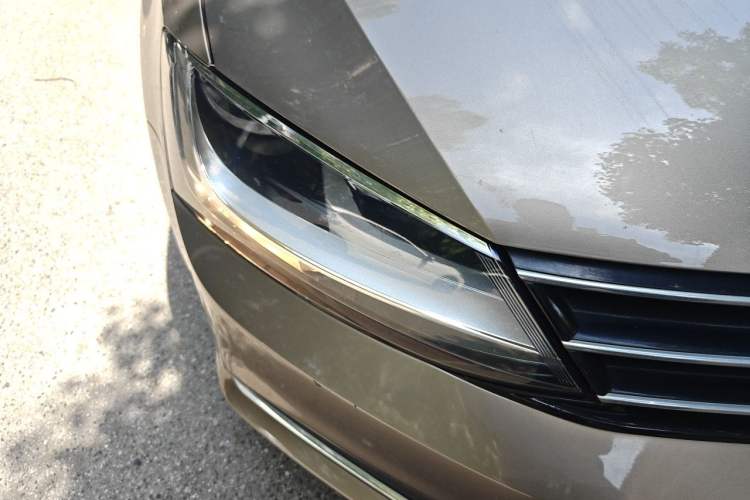 Used Volkswagen Sagitar 2015 1.6L Automatic Comfort Model Right Front Headlight