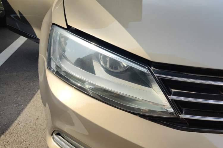 Used Volkswagen Sagitar 2015 1.6L Automatic Comfort Model Right Front Headlight