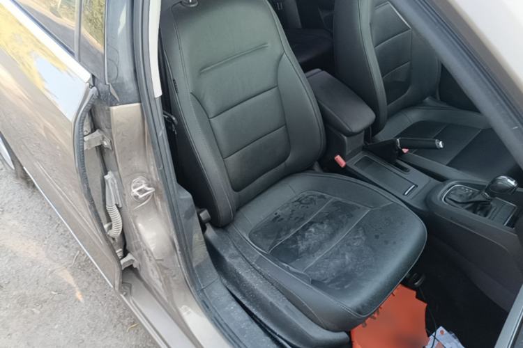 Used Volkswagen Sagitar 2015 230TSI Automatic Comfort Version Right Front Seat