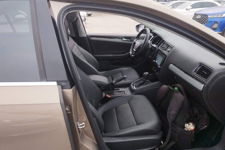 Used Volkswagen Sagitar 2015 1.6L Automatic Comfort Model Right Front Seat