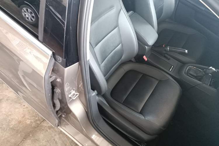 Used Volkswagen Sagitar 2015 1.6L Automatic Comfort Model Right Front Seat