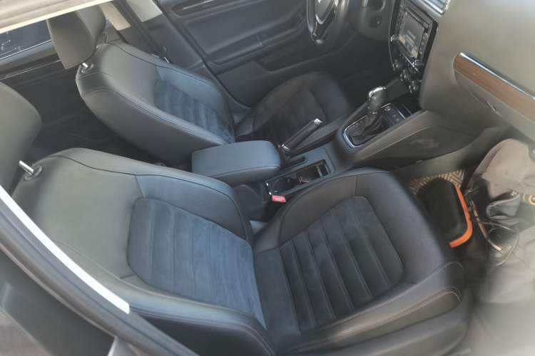 Used Volkswagen Sagitar 2015 280TSI Automatic Flagship Model Right Front Seat