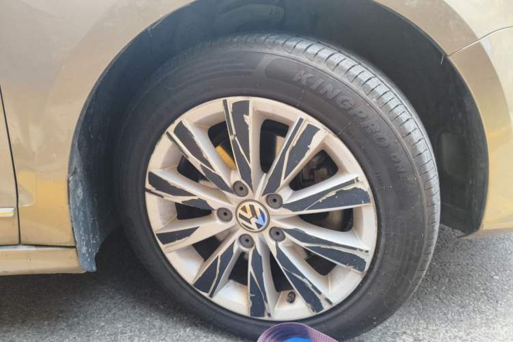 Used Volkswagen Sagitar 2015 230TSI Automatic Comfort Version Right Front Wheel Hub