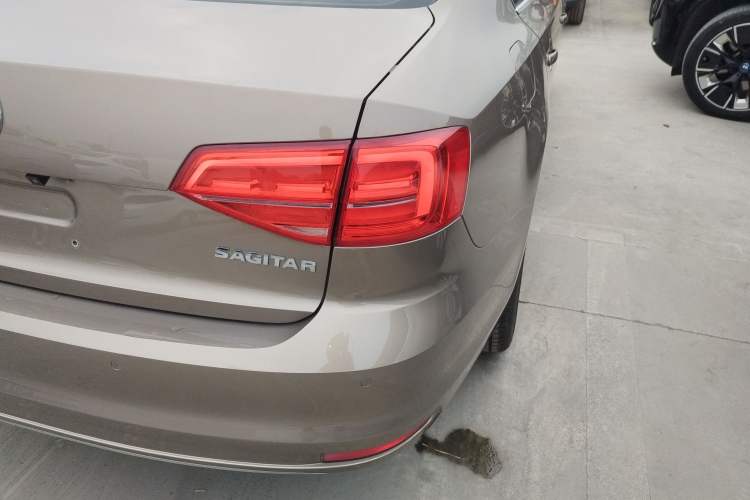 Used Volkswagen Sagitar 2015 1.6L Automatic Comfort Model Right Rear Taillight