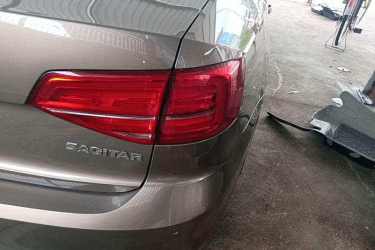 Used Volkswagen Sagitar 2015 1.6L Automatic Comfort Model Right Rear Taillight
