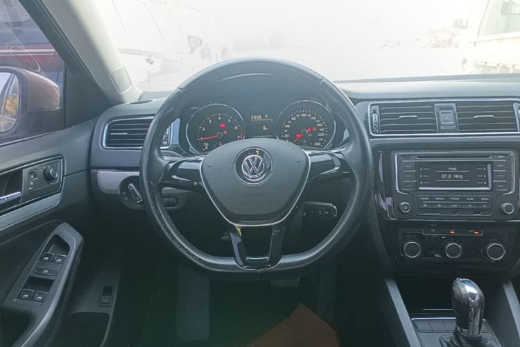 Used Volkswagen Sagitar 2015 230TSI Automatic Comfort Version Steering Wheel