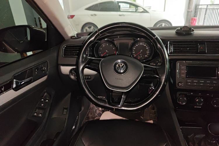 Used Volkswagen Sagitar 2015 230TSI Manual Comfort Version Steering Wheel
