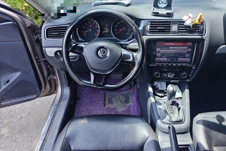 Used Volkswagen Sagitar 2015 1.6L Automatic Comfort Model Steering Wheel