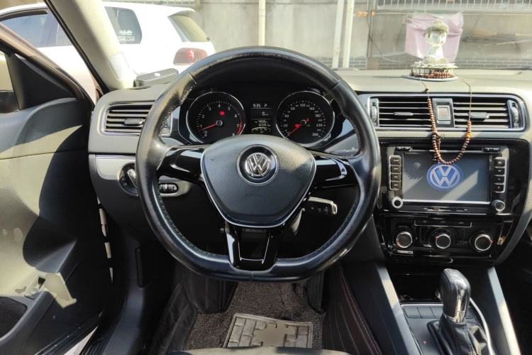 Used Volkswagen Sagitar 2015 1.6L Automatic Comfort Model Steering Wheel