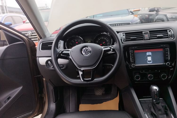 Used Volkswagen Sagitar 2015 1.6L Automatic Comfort Model Steering Wheel
