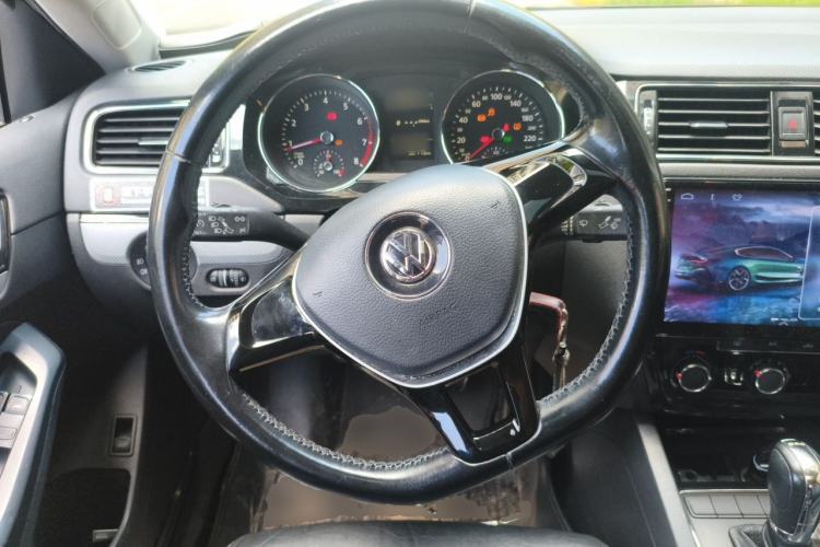 Used Volkswagen Sagitar 2015 230TSI Automatic Comfort Version Steering Wheel
