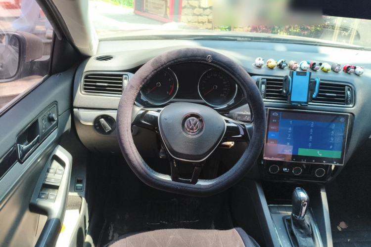 Used Volkswagen Sagitar 2015 1.6L Automatic Comfort Model Steering Wheel