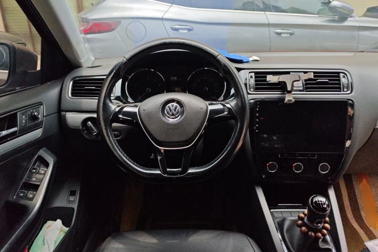 Used Volkswagen Sagitar 2015 1.6L Manual Comfort Model Steering Wheel