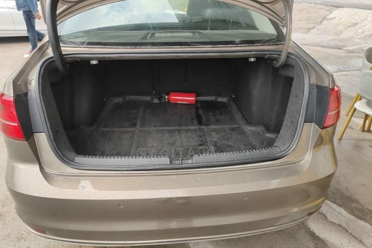 Used Volkswagen Sagitar 2015 1.6L Automatic Comfort Model Trunk
