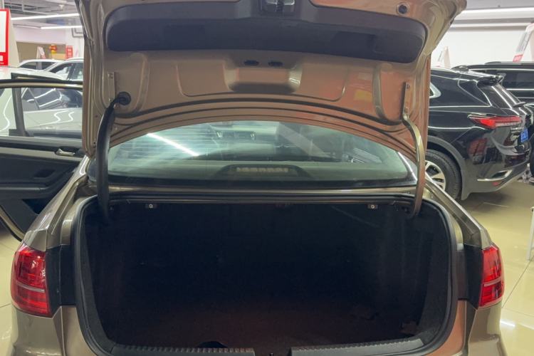 Used Volkswagen Sagitar 2015 1.6L Automatic Comfort Model Trunk