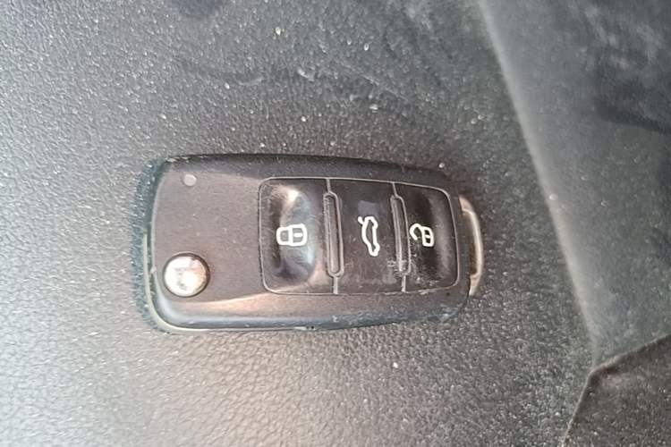 Used Volkswagen Sagitar 2015 230TSI Automatic Comfort Version Vehicle Key