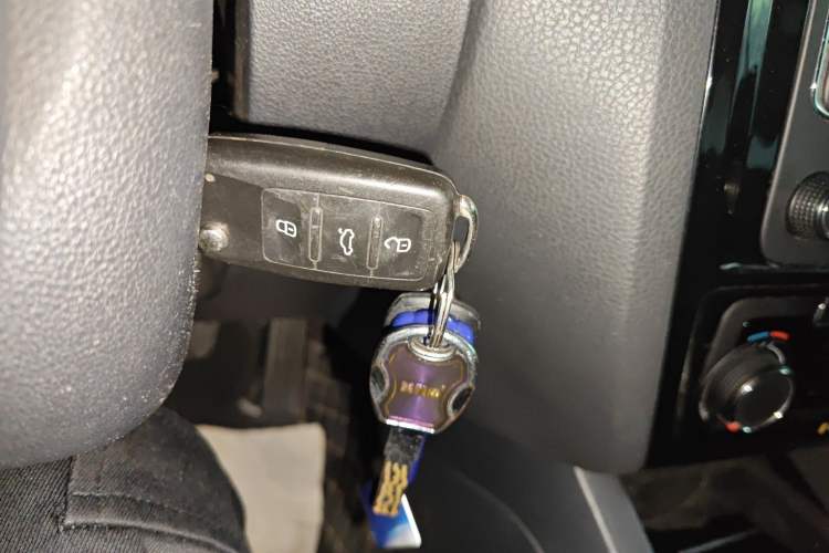 Used Volkswagen Sagitar 2015 230TSI Manual Comfort Version Vehicle Key