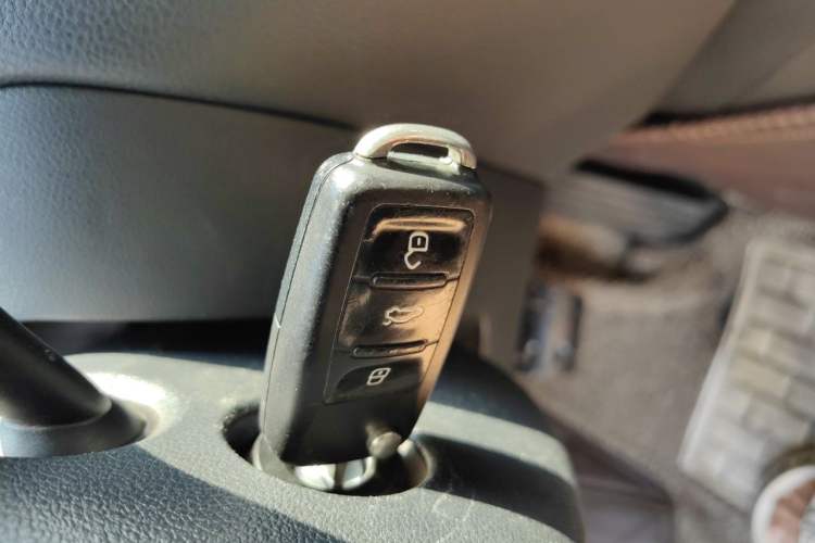 Used Volkswagen Sagitar 2015 1.6L Automatic Comfort Model Vehicle Key