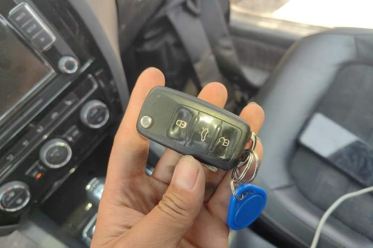 Used Volkswagen Sagitar 2015 230TSI Automatic Luxury Model Vehicle Key