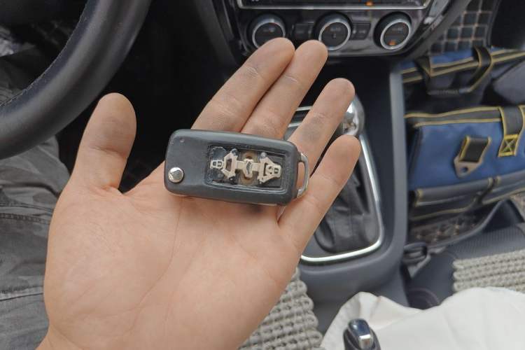 Used Volkswagen Sagitar 2015 230TSI Automatic Luxury Model Vehicle Key