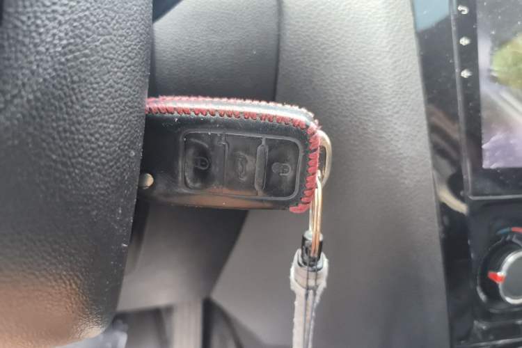 Used Volkswagen Sagitar 2015 230TSI Automatic Comfort Version Vehicle Key