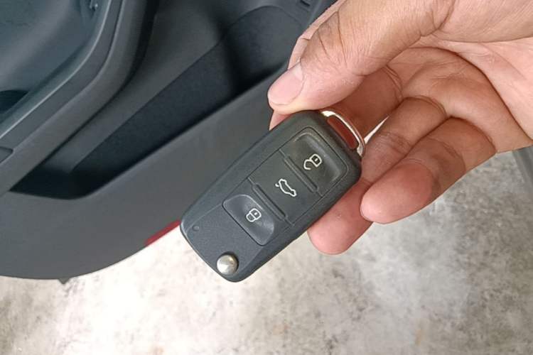 Used Volkswagen Sagitar 2015 1.6L Automatic Comfort Model Vehicle Key