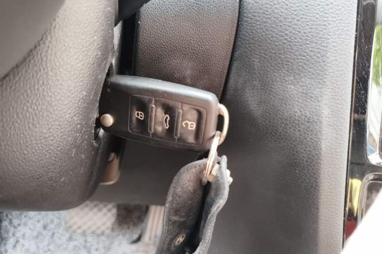 Used Volkswagen Sagitar 2015 230TSI Automatic Comfort Version Vehicle Key