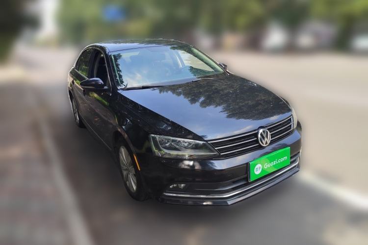 Used Volkswagen Sagitar 2016 230TSI 25th Anniversary Edition Front Right 45 Deg