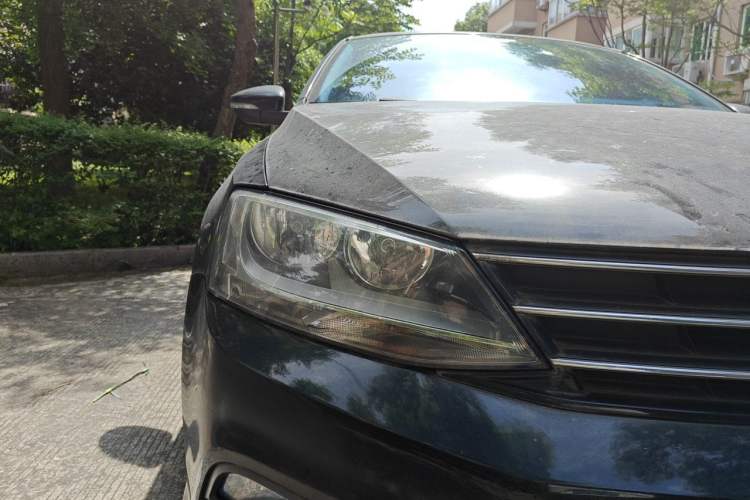 Used Volkswagen Sagitar 2016 230TSI 25th Anniversary Edition Right Front Headlight