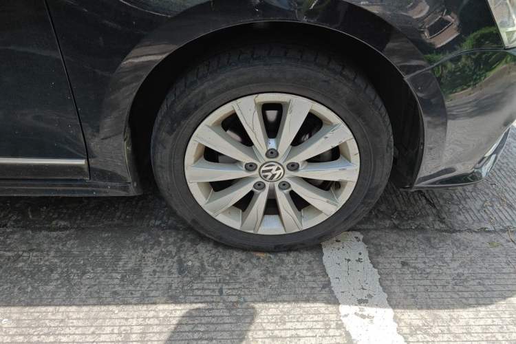 Used Volkswagen Sagitar 2016 230TSI 25th Anniversary Edition Right Front Wheel Hub