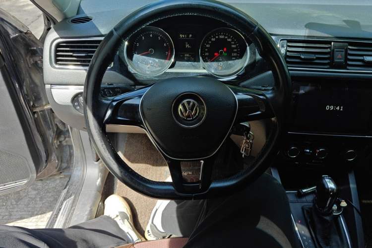 Used Volkswagen Sagitar 2016 230TSI 25th Anniversary Edition Steering Wheel