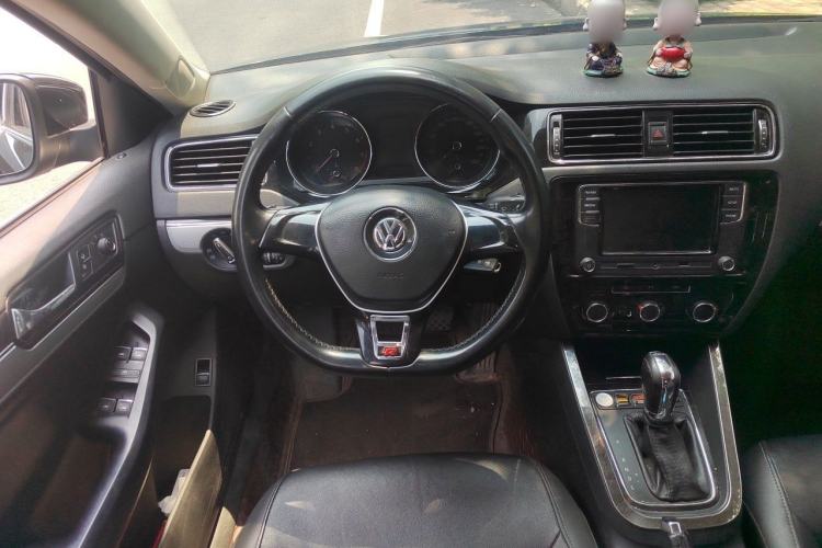 Used Volkswagen Sagitar 2016 230TSI 25th Anniversary Edition Steering Wheel