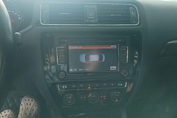 Used Volkswagen Sagitar 2016 230TSI 25th Anniversary Edition Audio And AC Panel