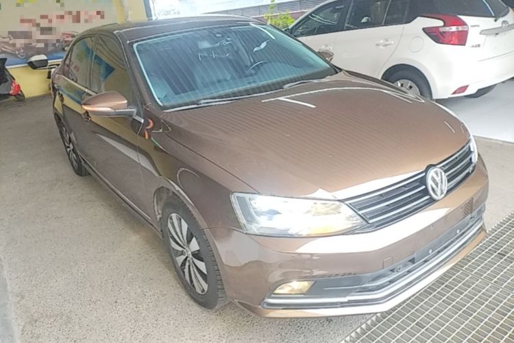 Used Volkswagen Sagitar 2016 230TSI 25th Anniversary Edition Front Right 45 Deg