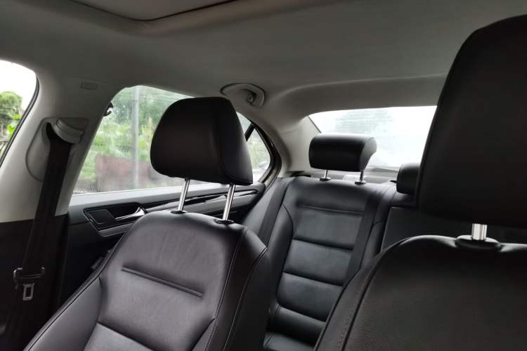 Used Volkswagen Sagitar 2016 230TSI 25th Anniversary Edition Headliner
