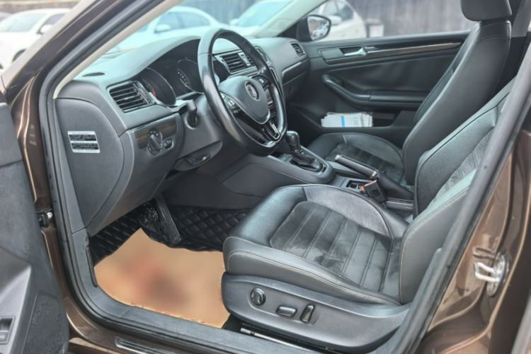 Used Volkswagen Sagitar 2016 230TSI 25th Anniversary Edition Interior 2