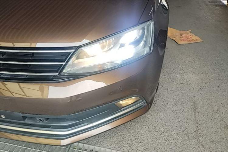Used Volkswagen Sagitar 2016 230TSI 25th Anniversary Edition Left Front Headlight