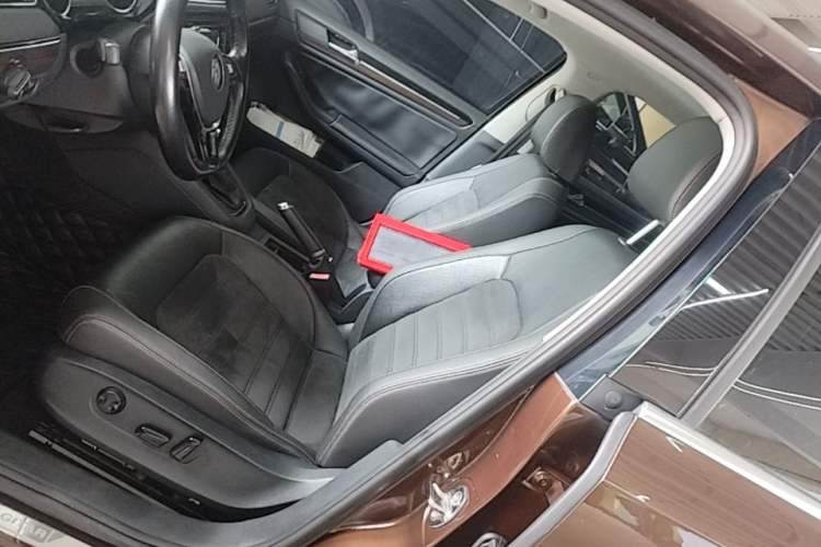 Used Volkswagen Sagitar 2016 230TSI 25th Anniversary Edition Left Front Seat