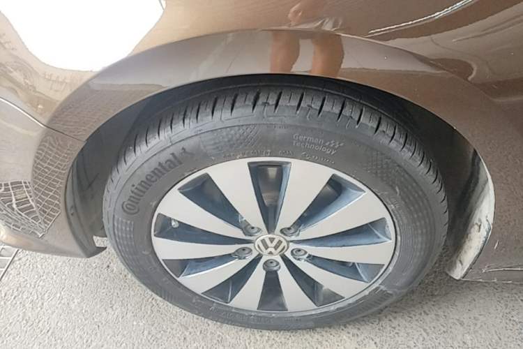 Used Volkswagen Sagitar 2016 230TSI 25th Anniversary Edition Left Front Wheel Hub