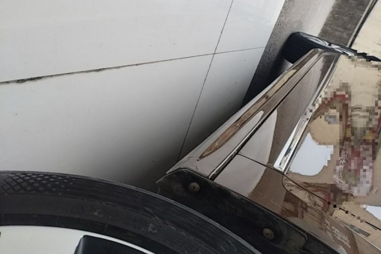 Used Volkswagen Sagitar 2016 230TSI 25th Anniversary Edition Right Side Sill